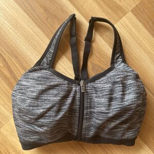 Victoria's Secret VSX Sport Knockout Gray/Blk Sports Bra Size 32DD/F70 Front Zip